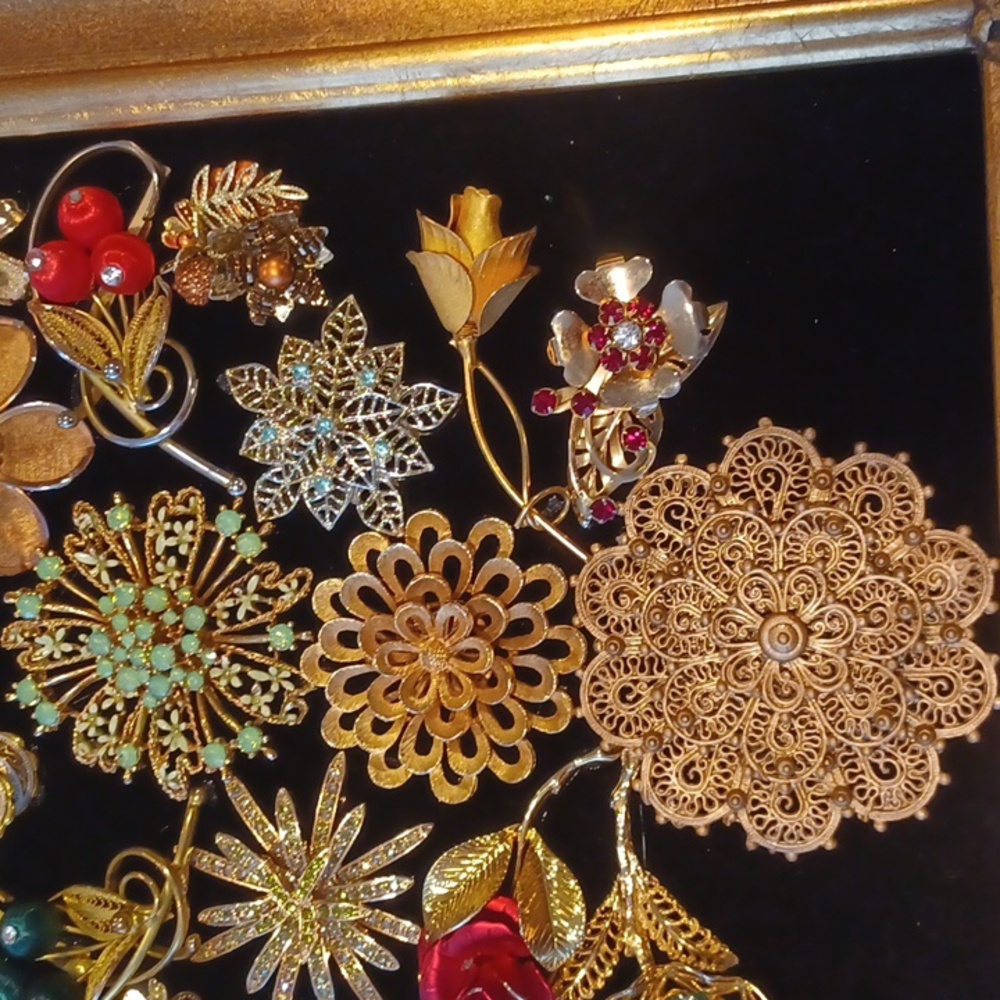 Floral Artisan Picture Art With Upcycled Jewelry - Picture 5 of 9